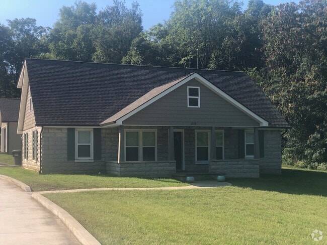 Building Photo - 3BR 2.5BA Charming Home in Old Concord
