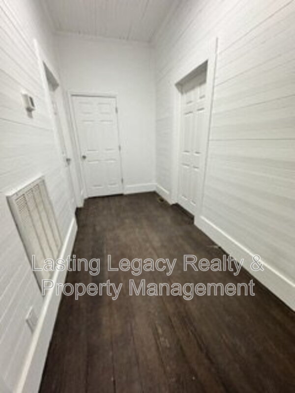 Photo - 204 Spring St