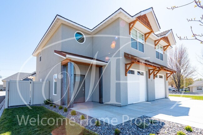 Building Photo - 2 NE Hadley Way Unit 2 NE Hadley #2 Rental