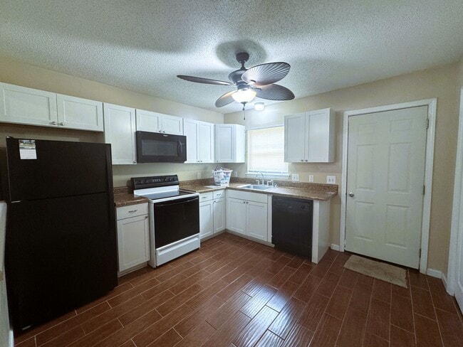 Photo - 2 BR/ 2 Bath End Unit! Minutes to Camp Lej...