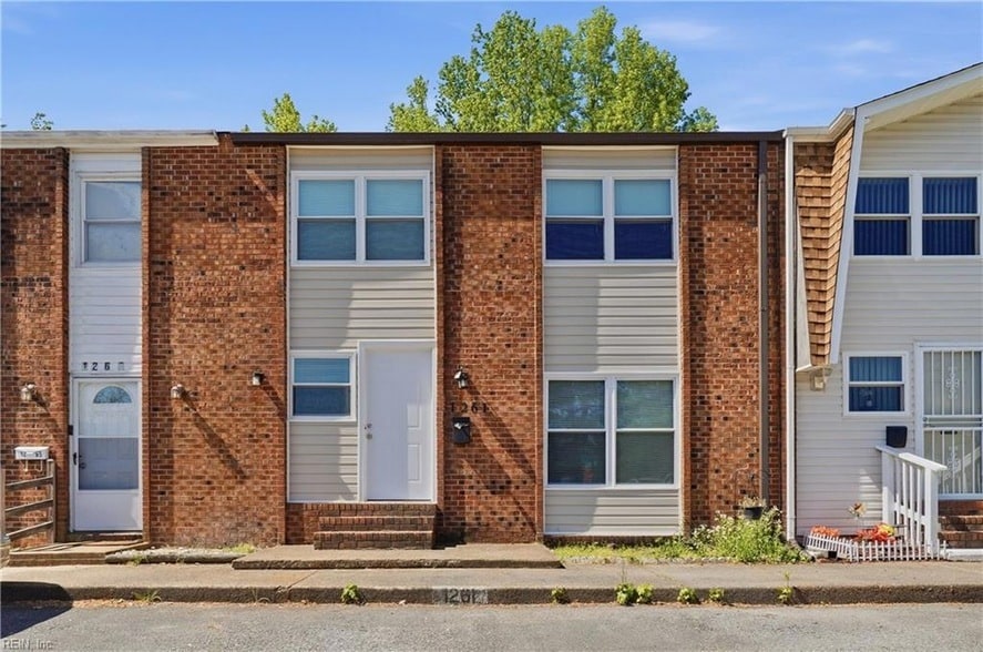 Photo - 1261 Clydesdale Ln