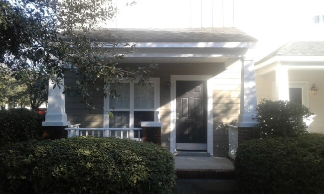 Building Photo - Lovely Townhome in Southeast Columbia