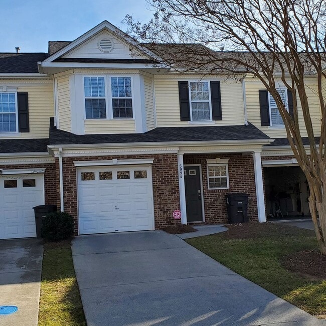 Building Photo - 5994 Fox Point Cir