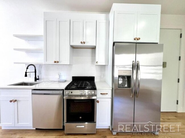 2 bedroom in BROOKLYN NY 11233 - 2 bedroom in BROOKLYN NY 11233 Unidad 2 Rental