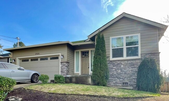 Building Photo - Beautiful Single Story Home!! 3 bed/2 bath with Open Floor Plan and Large Yard!!