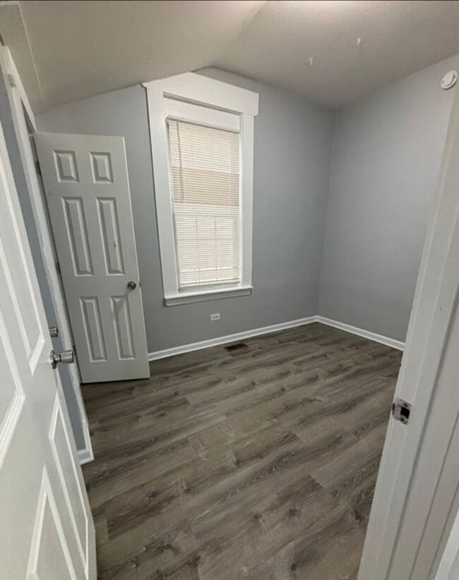 Building Photo - 6949 S Woodlawn Ave Unit 1