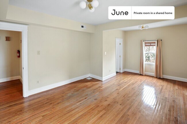 Room in Shared 5 bed/3 bath home in Brookland