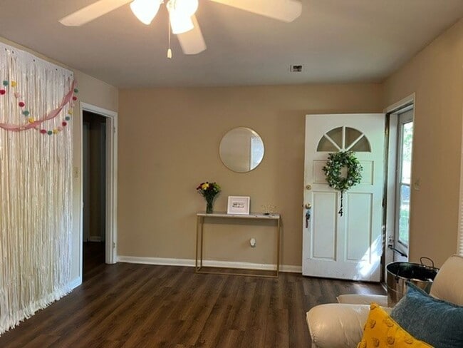 Photo - Charming Chapel Hill Cottage Near UNC with Spacious Backyard