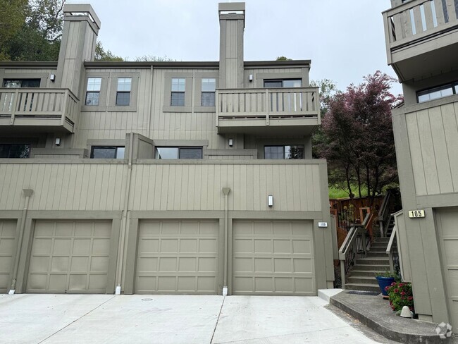 Building Photo - LARGE TWO BEDROOM TWO AND HALF BATH, QUAIL... Rental