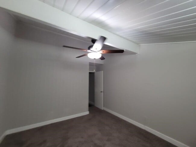 Photo - 28 Lakeway St