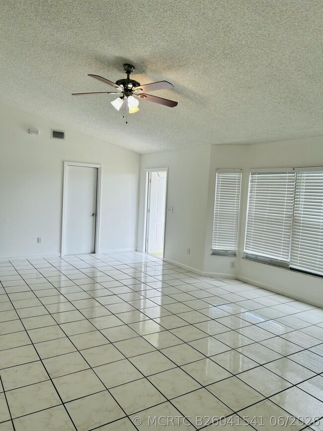 Photo - 367 SW Donna Terrace