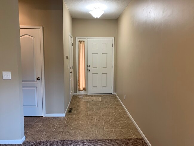 Entrada - 1631 N 127th St