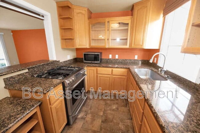 Photo - 950 Kelvin Ct