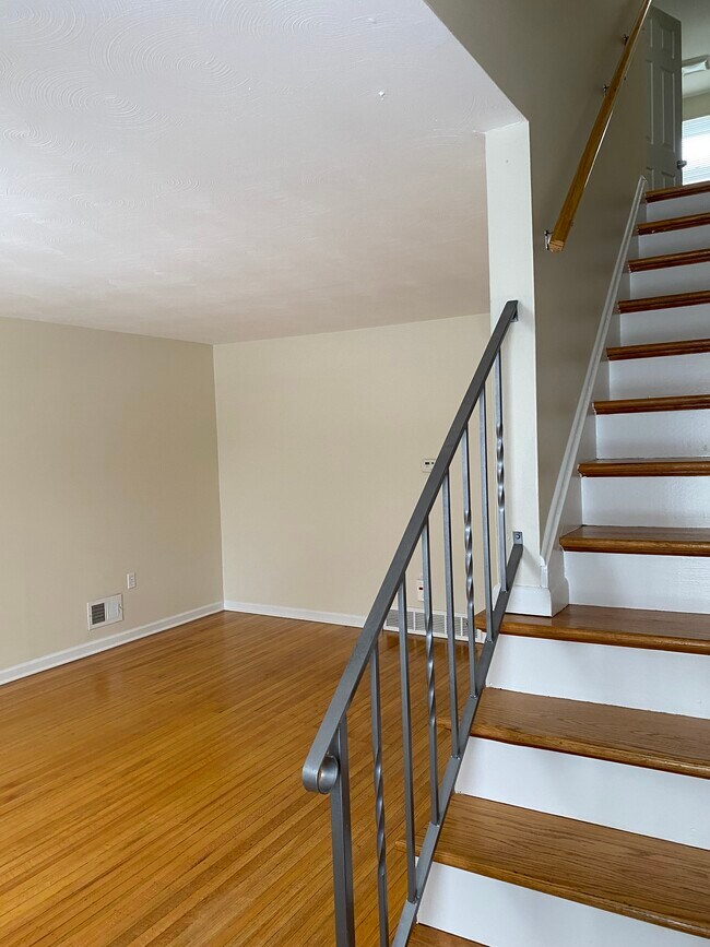 Photo - 170 Albert St Townhome