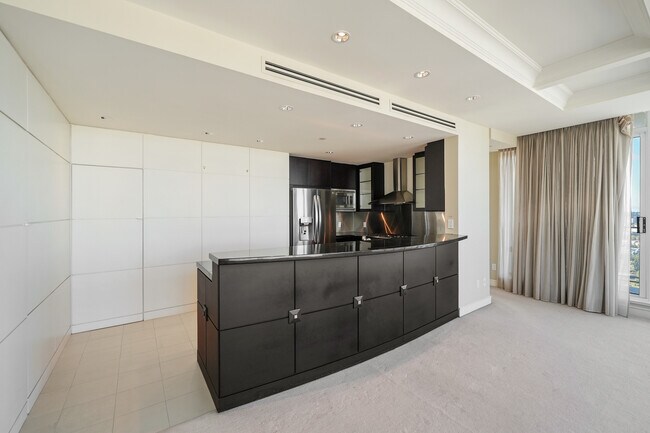 1408 Strathmore Mews Unit 4302
