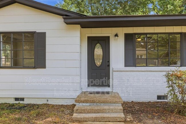 Building Photo - 2033 Carolyn Ln