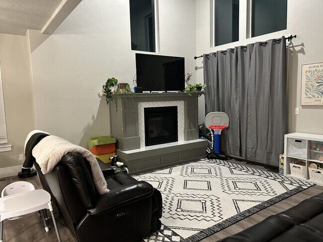 Photo - 914 S 2610 E