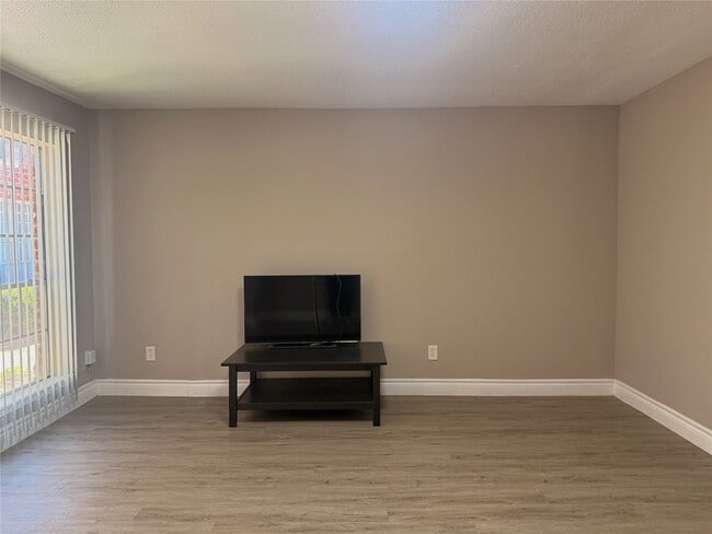 Photo - 9201 Clarewood Dr Unit 58