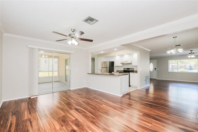 Photo - 1202 MacFarlane Ave