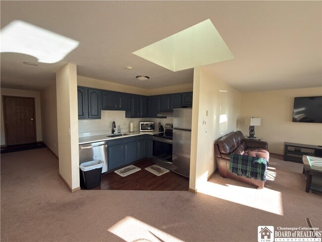 Photo - 100-104 E 3rd St