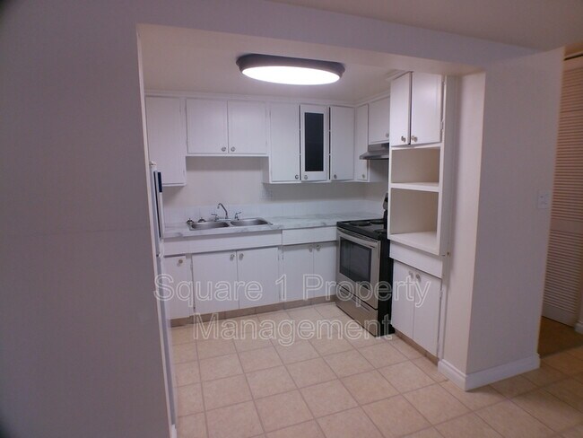 Photo - 6233-6124 124 St NW