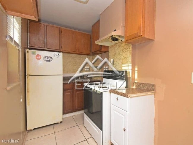 1 br, 1 bath Apartment - 205 N Carey St,4 - 1 br, 1 bath Apartment - 205 N Carey St,4