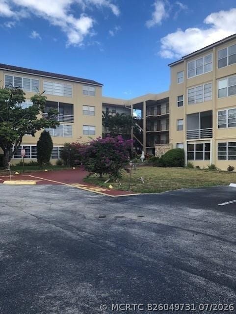 Building Photo - 2801 Somerset Dr Unit 209