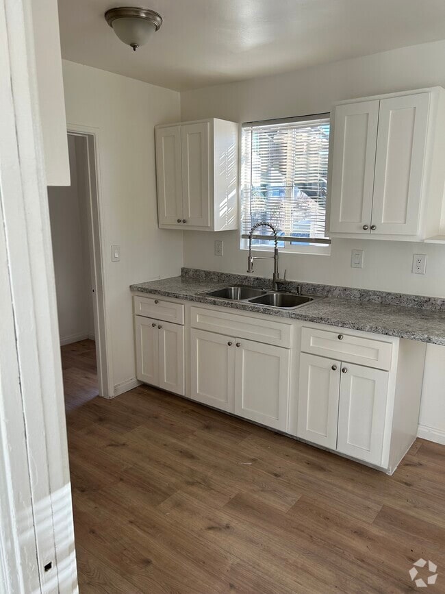 Building Photo - 422 W Laurel St Unit A Rental