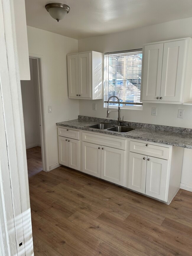 Building Photo - 422 W Laurel St Unit A Rental