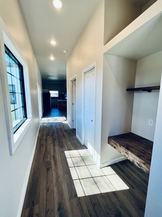 Photo - 1012 Swan St