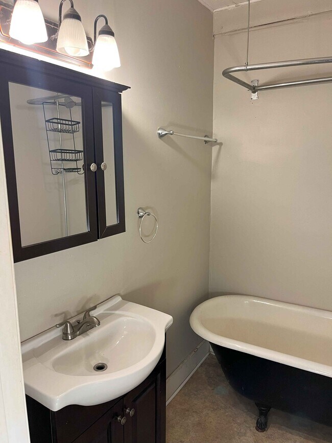 Photo - 118 E 15th St