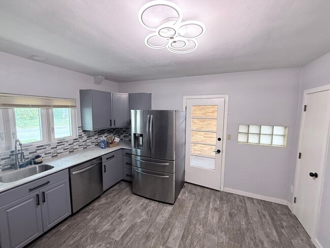 Photo - 1830 Laubach Ave