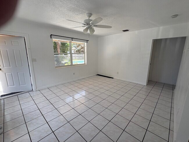 Photo - 231 SW 8th St Unit 1