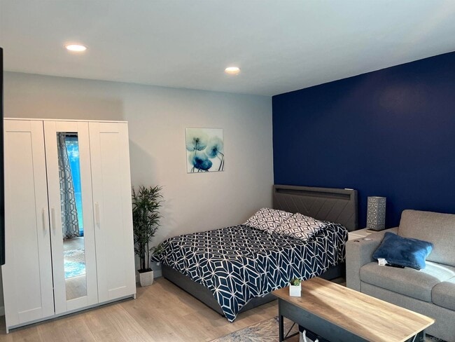 FURNISHED SAN CARLOS STUDIO-AVAILABLE NOW!!! - FURNISHED SAN CARLOS STUDIO-AVAILABLE NOW!!!