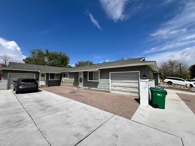 Building Photo - <b>Refreshed Two Bedroom Sparks Duplex<br><br>