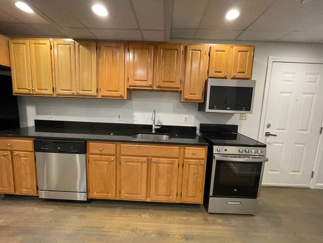 Building Photo - Avl NOW - Spacious garden level Fenway 2BR