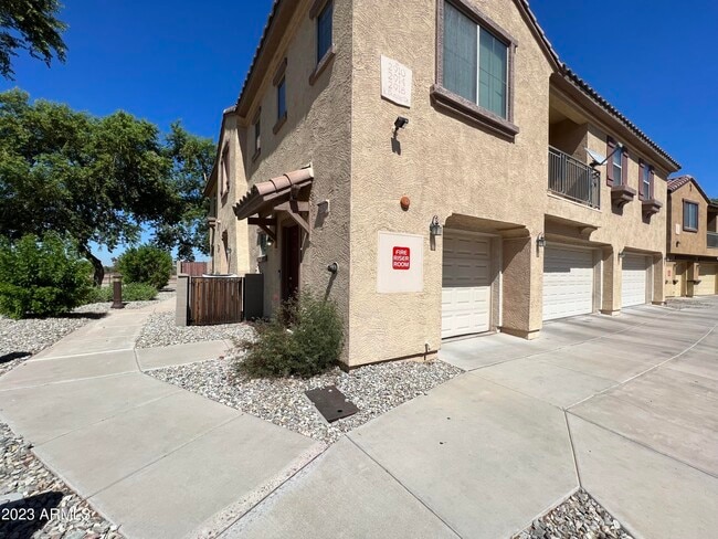 Photo - 2910 E Dunbar Dr