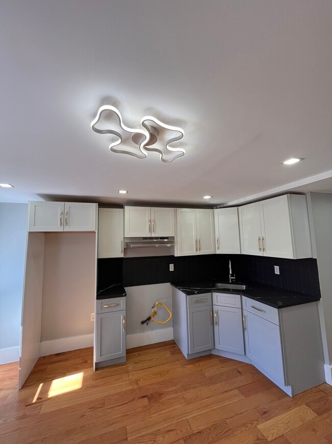 Building Photo - 51 Seidler St Unit 1 Rental