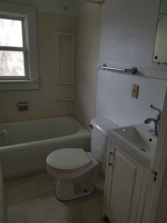 Photo - 435 E Centerway St Unidad #2