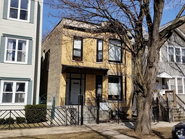 Building Photo - 2640 W Cortland St Rental