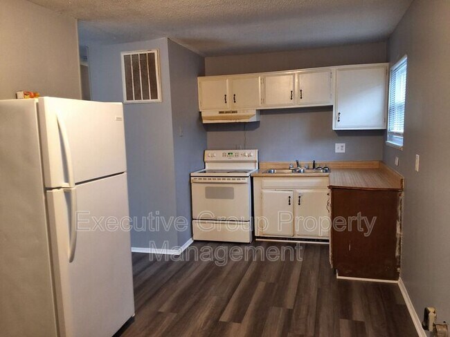 Photo - 801 Monin Rd