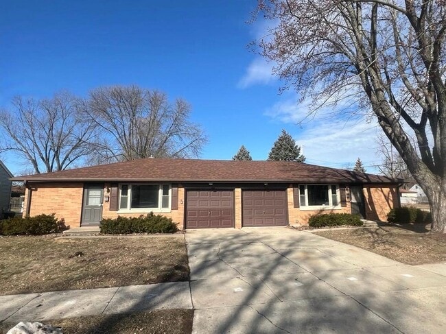 Building Photo - 1446 Pilgrim St