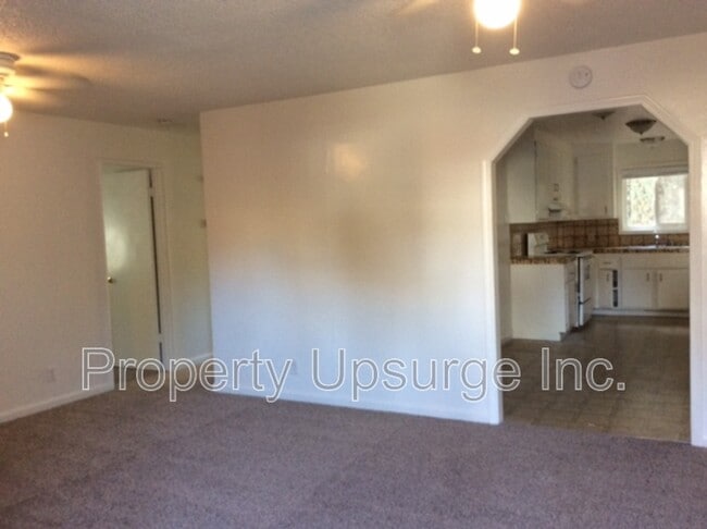 Photo - 209 W 10th St