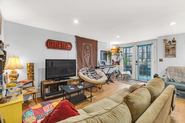 Photo - 1520 Riverside Dr - Bottom