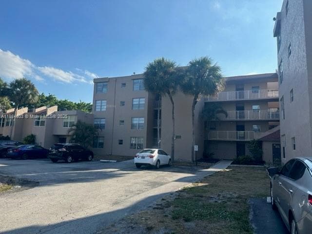 Building Photo - 9450 Live Oak Pl Unit 108 Rental
