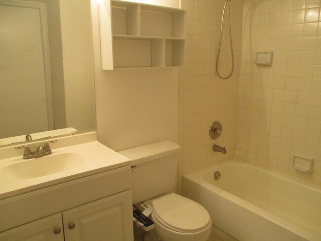 Photo - 19104 Glenmoor Dr