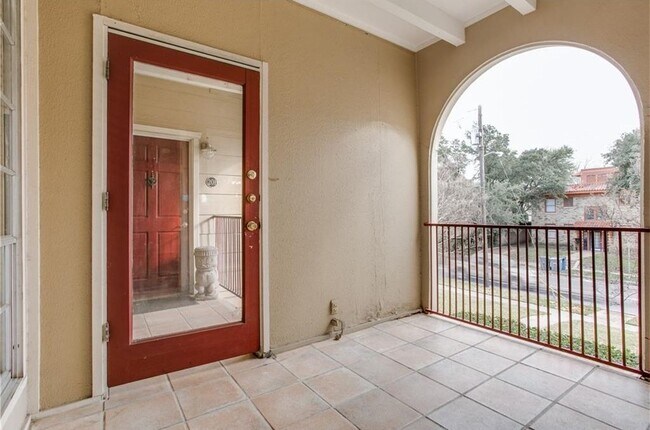 Private Patio upon entry- large enough to fit outdoor dining - 4023 Wycliff Ave Unit 204