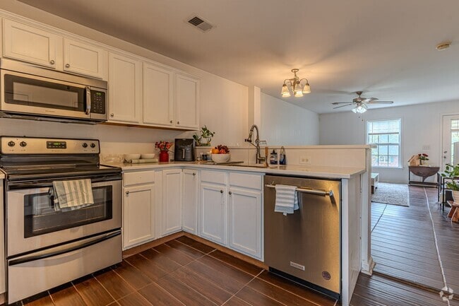 Building Photo - 2 bedroom near ETSU and JCMC Rental