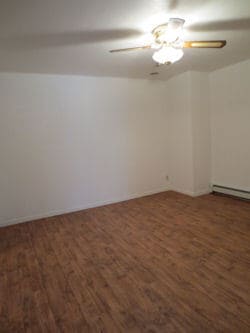 Unidad 1 Sala de estar - 126 N Lake Ave