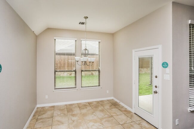 Photo - 220 Watson St